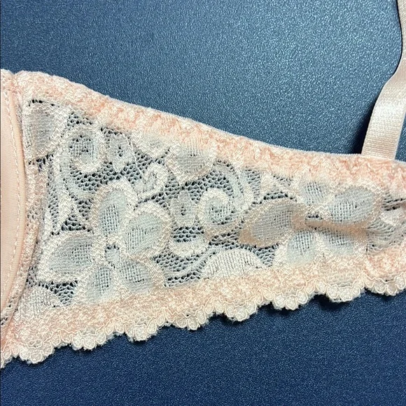 NWOT Elegant maidenform, pink Lace Bra with underwire - Picture 3 of 5